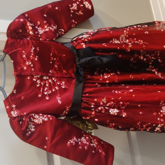 Unused high low girls party gown, full sleeve red color floral design, 4-5yrs - Picture 4 of 6